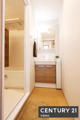 ���ʑ�E���ʏ��@�y�@���ʏ��@/�@Washroom�@�z
��������Ƃ܂Ƃ܂����R���p�N�g�݌v�̐��ʏ�
�傫�ȋ��Ǝ��[����������Ɨ����ʉ��ϑ䊮���I