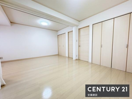 �q�������@�y�@�q�������@/�@6���@�z
�ǂ�ȉƋ�ɂ����킹�₷������̂������ł��B
�d�؂���J�����13.5���̊J���I�ȋ��