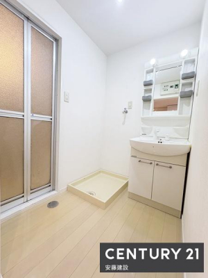 ���ʑ�E���ʏ��@�y�@���ʏ��@/�@Washroom�@�z
���ʏ��͖Z���������X�g���X�t���[�ɐg�x�x�ł������ȋ��