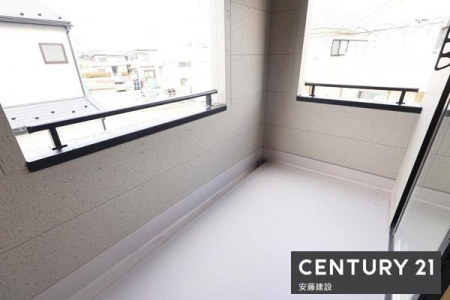 �o���R�j�[�@�y�@�o���R�j�[�@/�@Balcony�@�z
�Q������o���\�ȃC���i�[�o���R�j�[�́A����������}�ȉJ�̓��ł����S�I
���C�h�o���R�j�[�̂��߃C�X��u���ăx�����s���O���y���߂܂�