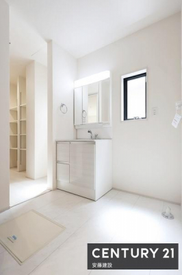 ���ʑ�E���ʏ��@�y�@���ʏ��@/�@Washroom�@�z
������������ʏ��́A�Ƒ��݂�Ȃ����K�Ɏg����悤�z�����ꂽ���
�o�^�o�^�������Ȓ��̎��Ԃ��A��Ƃ�������ĉ߂����܂��I