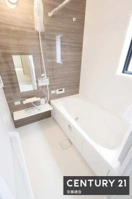 �����@�y�@�����@/�@Bathroom�@�z
�A�N�Z���g�p�l���ŗD��ȋ�Ԃ����o�����V�X�e���o�X
�z�X�N���[����������Ă���A�J�̓��ł����������\