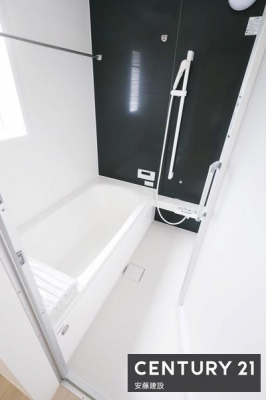 �����@�y�@�����@/�@Bathroom�@�z
�z�e���̂悤�ȏ㎿�ȃf�U�C���̃V�X�e���o�X
�z�X�N���[����������Ă���A�J�̓��ł��������������\