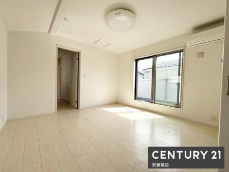 �Q���@�y�@�Q���@/�@8���@�z
�쐼�����o���R�j�[�ɖʂ��Ė��邭���������ȐQ��
�N���[�[�b�g��3�ɕ�����Ă��邽�ߎg�����������₷���݌v�I
