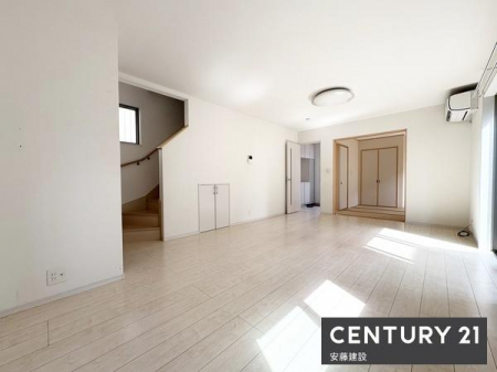 ���r���O�@�y�@���r���O�@/�@16.25���@�z
��ʍ̌��ŗz���E���ʗǍD�Ȃ�Ƃ�̂���LDK�I
�_�C�j���O�e�[�u���ƃ\�t�@�[��u���Ă���Ƃ肪���܂����
