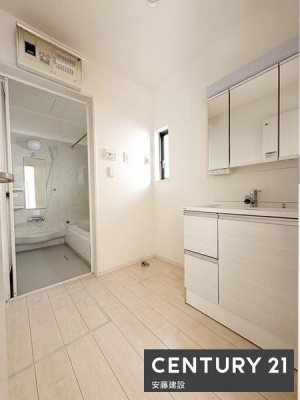 ���ʑ�E���ʏ��@�y�@���ʏ��@/�@Washroom�@�z
������������ʏ��́A�Ƒ��݂�Ȃ����K�Ɏg����悤�z�����ꂽ���
�o�^�o�^�������Ȓ��̎��Ԃ��A��Ƃ�������ĉ߂����܂��I