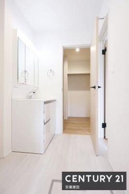 ���ʑ�E���ʏ��@�y�@���ʏ��@/�@Washroom�@�z
���r���O��WIC����o����\��2way�d�l�I
���ʏ��͂�Ƃ肠��L���ŁA�Z���������X�g���X�t���[�ɐg�x�x�ł������ȋ��