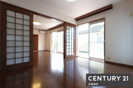 ���r���O�@�y�@�_�C�j���O�@�z
���r���O16���͎d�؂�Ń_�C�j���O�̃v���C�x�[�g��Ԃ𕪂�����݌v