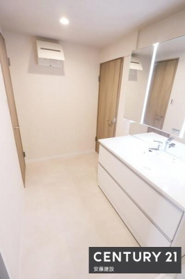 ���ʑ�E���ʏ��@�y�@���ʏ��@/�@Washroom�@�z
������������ʏ��́A�Ƒ��݂�Ȃ����K�Ɏg����悤�z�����ꂽ���
�o�^�o�^�������Ȓ��̎��Ԃ��A��Ƃ�������ĉ߂����܂��I