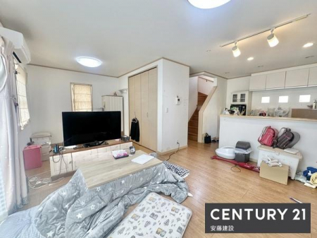 ���r���O�@�y�@���r���O�@/�@18.6���@�z
�Ƒ��݂�Ȃ�������肭�낰������18��LDK
�쓹�H�ړ��ŗz������ǍD
���Ƌ�͉��i�Ɋ܂܂�܂���