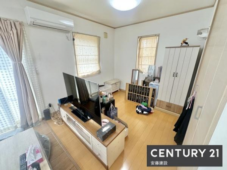 ���r���O�@�y�@���r���O�@/�@18.6���@�z
���r���O���ɃN���[�[�b�g�^���[2����