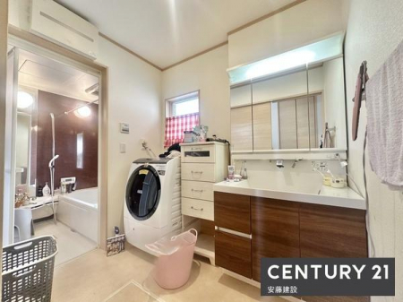 ���ʑ�E���ʏ��@�y�@���ʏ��@/�@Washroom�@�z
�A��シ���Ɏ�􂢂��������\�ȓ����̐��ʏ�