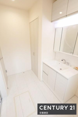 ���ʑ�E���ʏ��@�y�@���ʏ��@/�@Washroom�@�z
������������ʏ��́A�Ƒ��݂�Ȃ����K�Ɏg����悤�z�����ꂽ���
�o�^�o�^�������Ȓ��̎��Ԃ��A��Ƃ�������ĉ߂����܂��I