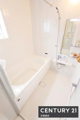 �����@�y�@�����@/�@Bathroom�@�z
�������Ǝ����̃o�X�^�C�����߂��������Ȑ��������闁��
�z�X�N���[����������Ă���A�J�̓��ł����������\�I