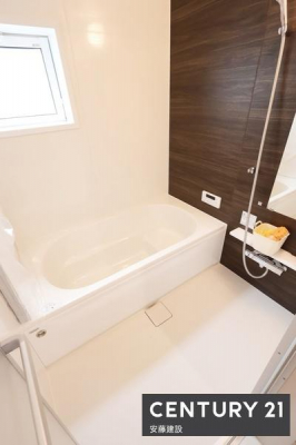 �����@�y�@�����@/�@Bathroom�@�z
�������Ǝ����̃o�X�^�C�����߂��������Ȑ��������闁��
�z�X�N���[����������Ă���A�J�̓��ł����������\�I