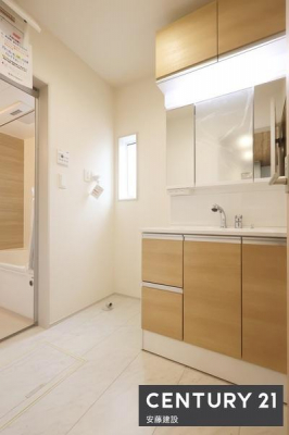 ���ʑ�E���ʏ��@�y�@���ʏ��@/�@Washroom�@�z
������������ʏ��́A�Ƒ��݂�Ȃ����K�Ɏg����悤�z�����ꂽ���
�o�^�o�^�������Ȓ��̎��Ԃ��A��Ƃ�������ĉ߂����܂��I