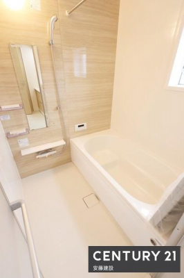 �����@�y�@�����@/�@Bathroom�@�z
�������Ǝ����̃o�X�^�C�����߂��������Ȑ��������闁��
�z�X�N���[����������Ă���A�J�̓��ł����������\�I