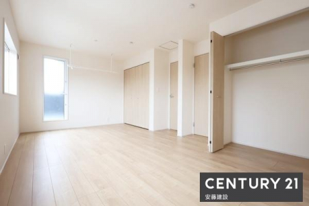 �Q���@�y�@�Q���i�Ԏd�؉�)�@/�@10���@�z
�O�ʍ̌��ŕ��ʂ��̗ǂ��J���I�ȐQ���I�N���[�[�b�g2��������
���D�݂̉Ƌ��u���ăz�e�����C�N�ȋ�Ԃ��y���߂܂�