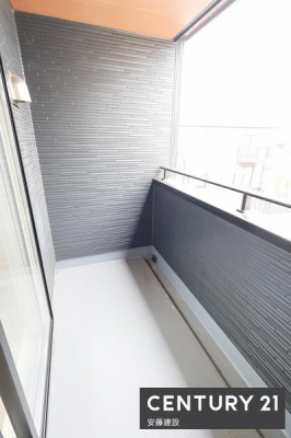 �o���R�j�[�@�y�@�T�[�r�X�o���R�j�[�@�z
�q�������ɖʂ����C���i�[�o���R�j�[�́A����������}�ȉJ�̓��ł����S���Đ���\�I