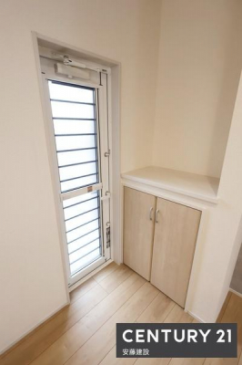 ���̑����ρ@�y�@�ݔ��@�z
�L�b�`�����ɂ͐H���i����p�i�̎��[�ɕ֗��ȃp���g���[����
�����������M��ɂ�����������ɂ����A�S�~�o����Ǘ��̂��₷���݌v�I