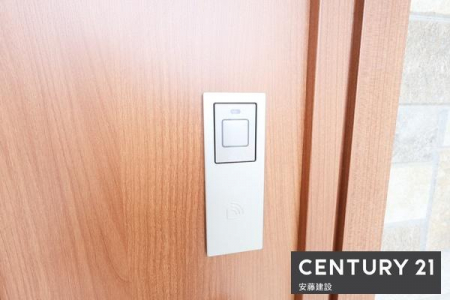 ���̑����ρ@�y�@�ݔ��@�z
�����^�b�`�Ŏ{�J���\�ȃX�}�[�g�L�[���ځI
�������A���J�̓��A�q�ǂ��Ǝ肪�����Ȃ��Ƃ��ł������Ɏ{���ł��Ă��ꂵ���@�\