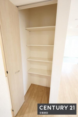 ���[�@�y�@�p���g���[�@�z
�L�b�`�����ɐH���i����p�i�����[�ł���p���g���[����
