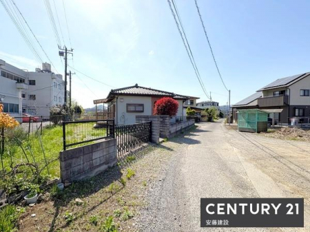 �O�ʓ��H�܂ތ��n�ʐ^�@�y�@�O�ʓ��H�@�z
�k������4������