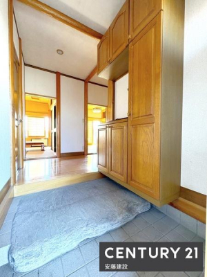 ���ց@�y�@���ց@/�@entrance�@�z
�������������͋C�̂�Ƃ肠�錺�ւ́A�Ԍ����L���J���I�ȋ��
�K���X�h�A�̂��ߏƖ����g��Ȃ��Ă����邢���ւł��I