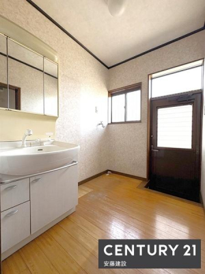 ���ʑ�E���ʏ��@�y�@���ʏ��@/�@Washroom�@�z
���ʏ��͖Z���������X�g���X�t���[�ɐg�x�x�ł������ȋ��
���󂯂��L���g������̗ǂ����ʉ��ϑ�́A���ϕi��|���p��Ȃǂ����܂��ĕ֗��ł��I