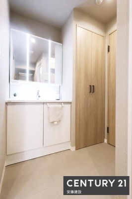 ���ʑ�E���ʏ��@�y�@���ʏ��@/�@Washroom�@�z
������������ʏ��́A�Ƒ��݂�Ȃ����K�Ɏg����悤�z�����ꂽ���
�o�^�o�^�������Ȓ��̎��Ԃ��A��Ƃ�������ĉ߂����܂��I