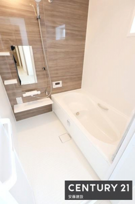�����@�y�@�����@/�@Bathroom�@�z
�������Ǝ����̃o�X�^�C�����߂��������Ȑ��������闁��
�z�X�N���[����������Ă���A�J�̓��ł����������\�I