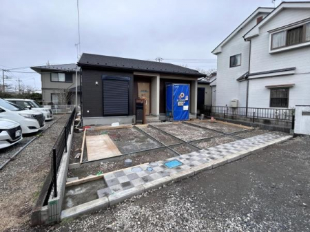 ���ԏ�@�y�@���ԏ�@/�@parking�@�z
����3�䒓�ԉ\�ȃX�y�[�X
��Ԃ�o�C�N�E���]�Ԓu����Ȃǂɂ��𗧂�������Ƃ����L���ł�