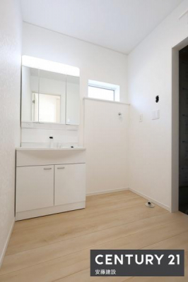 ���ʑ�E���ʏ��@�y�@���ʏ��@/�@Washroom�@�z
������������ʏ��́A�Ƒ��݂�Ȃ����K�Ɏg����悤�z�����ꂽ���
�o�^�o�^�������Ȓ��̎��Ԃ��A��Ƃ�������ĉ߂����܂��I