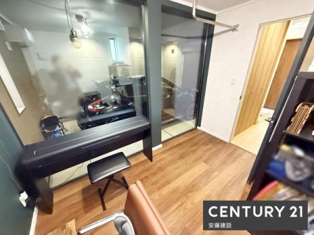 ���r���O�ȊO�̋����@�y�@1�K�[�ˁ@/�@4.3���@�z
�����Ƃ��Ă��g����K���[�W���̔[��
�����ɂ��Ȃ��爤�Ԃ𒭂߂��܂��I