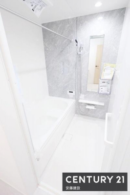 �����@�y�@�����@/�@Bathroom�@�z
�������Ǝ����̃o�X�^�C�����߂��������Ȑ��������闁��
�z�X�N���[����������Ă���A�J�̓��ł����������\�I