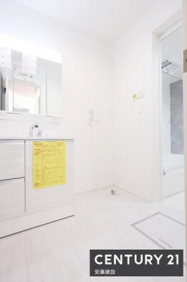 ���ʑ�E���ʏ��@�y�@���ʏ��@/�@Washroom�@�z
���ʏ��͂�Ƃ肠��L���ŁA�Z���������X�g���X�t���[�ɐg�x�x�ł������ȋ��