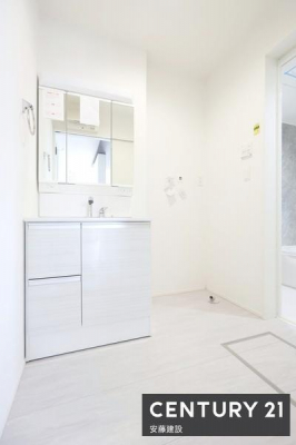 ���ʑ�E���ʏ��@�y�@���ʏ��@/�@Washroom�@�z
���ʏ��͂�Ƃ肠��L���ŁA�Z���������X�g���X�t���[�ɐg�x�x�ł������ȋ��