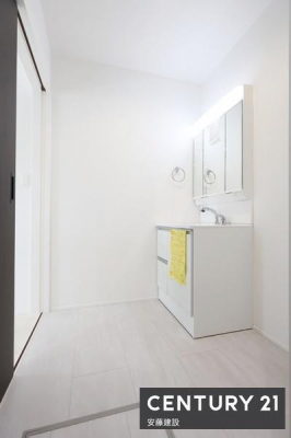 ���ʑ�E���ʏ��@�y�@���ʏ��@/�@Washroom�@�z
������������ʏ��́A�Ƒ��݂�Ȃ����K�Ɏg����悤�z�����ꂽ���
�o�^�o�^�������Ȓ��̎��Ԃ��A��Ƃ�������ĉ߂����܂��I