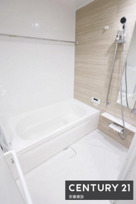 �����@�y�@�����@/�@Bathroom�@�z
�z�e���̂悤�ȏ㎿�ȃf�U�C���̃V�X�e���o�X
�z�X�N���[����������Ă���A�J�̓��ł��������������\