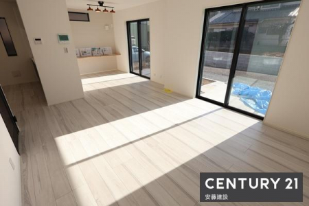 ���r���O�@�y�@���r���O�@/�@18.25���@�z
���邭���������ȁA��������Ƃ����L���̃��r���O
�_�C�j���O�e�[�u���ƃ\�t�@�[��u���Ă���Ƃ肪���܂����