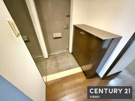 ���ց@�y�@���ց@/�@entrance�@�z
����ꂽ�X�y�[�X���@�\�I�Ɋ��p��������
�����������ŌC������������[�ł��A�S�g���̎��o���ʂŋ�Ԃ��L�������Ă���܂�