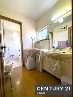 ���ʑ�E���ʏ��@�y�@���ʏ��@/�@Washroom�@�z
���ʏ��͂�Ƃ肠��L���ŁA�Z���������X�g���X�t���[�ɐg�x�x�ł������ȋ��