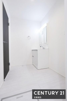 ���ʑ�E���ʏ��@�y�@���ʏ��@/�@Washroom�@�z
������������ʏ��́A�Ƒ��݂�Ȃ����K�Ɏg����悤�z�����ꂽ���
