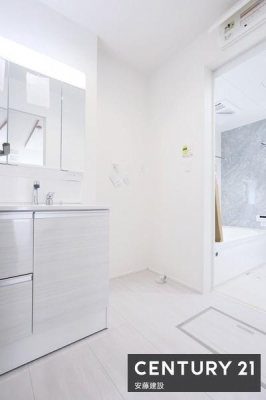 ���ʑ�E���ʏ��@�y�@���ʏ��@/�@Washroom�@�z
������������ʏ��́A�Ƒ��݂�Ȃ����K�Ɏg����悤�z�����ꂽ���
�o�^�o�^�������Ȓ��̎��Ԃ��A��Ƃ�������ĉ߂����܂��I