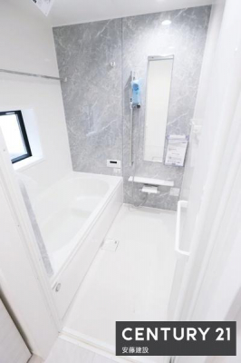 �����@�y�@�����@/�@Bathroom�@�z
����̔���������߂̐S�n�悢�o�X�^�C��
���������@��������Ă��芷�C���₷���A�~��͉ߓx�ȉ��x����h���܂�