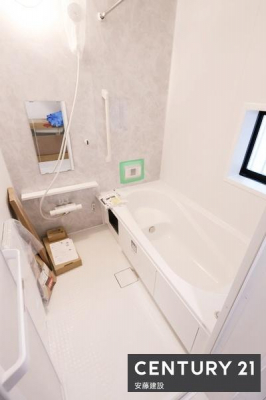 �����@�y�@�����@/�@Bathroom�@�z
�������Ǝ����̃o�X�^�C�����߂��������Ȑ��������闁��
�z�X�N���[����������Ă���A�J�̓��ł����������\�I