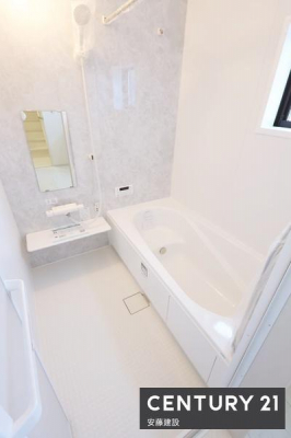 �����@�y�@�����@/�@Bathroom�@�z
�z�e���̂悤�ȏ㎿�ȃf�U�C���̃V�X�e���o�X
�����g�[�����@��������Ă��芷�C���₷���A�~��͉ߓx�ȉ��x����h���܂�