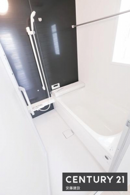 �����@�y�@�����@/�@Bathroom�@�z
�������Ǝ����̃o�X�^�C�����߂��������Ȑ��������闁��
�z�X�N���[����������Ă���A�J�̓��ł����������\�I