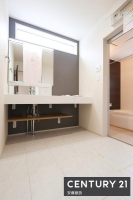 ���ʑ�E���ʏ��@�y�@���ʏ��@/�@Washroom�@�z
�t���t���b�g�Ȑ��ʉ��ϑ䊮���̐��ʏ��I
�L���X�^�[�t���̂����Ȃǂ��u���ĕ֗��ȃI�[�v�����[�d�l