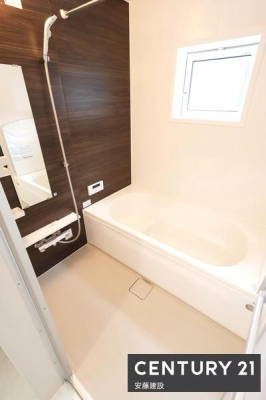 �����@�y�@�����@/�@Bathroom�@�z
�������Ǝ����̃o�X�^�C�����߂��������Ȑ��������闁��
�z�X�N���[����������Ă���A�J�̓��ł��������������\